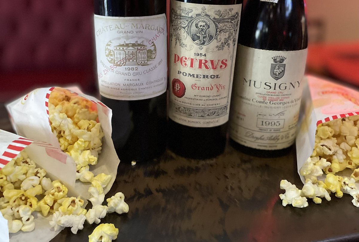 cablecarlounge's tweet photo. Hey @StephenCurry30 and @Money23Green , I heard ya’ll like good wine and popcorn. Come check out my lounge on Union Square. #samscablecarlounge https://t.co/TzadwIaV4E