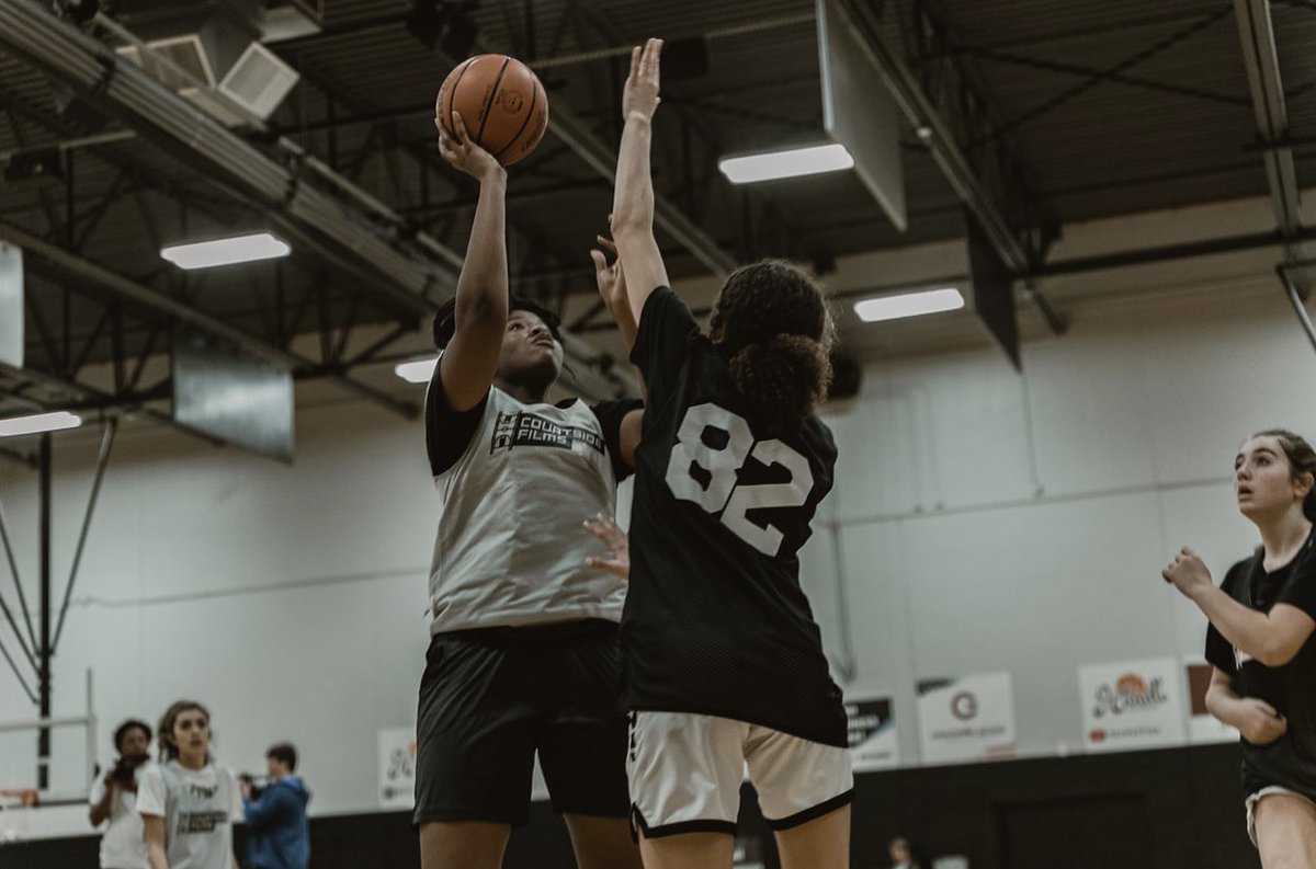 Aaliyah07_'s tweet photo. 💪🏽💪🏽💪🏽
@Msskayd 
@Shockhoops 
@CourtsideFilms 
#courtsidefilms 💥 https://t.co/WefFIEpW4V