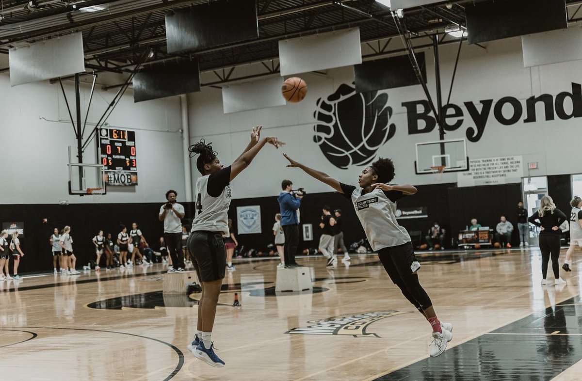 Aaliyah07_'s tweet photo. 💪🏽💪🏽💪🏽
@Msskayd 
@Shockhoops 
@CourtsideFilms 
#courtsidefilms 💥 https://t.co/WefFIEpW4V