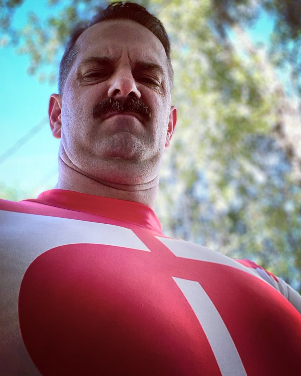 DBSJesse's tweet photo. Happy Halloween #Invincible @InvincibleHQ #omniman https://t.co/ccMWjOxwo1