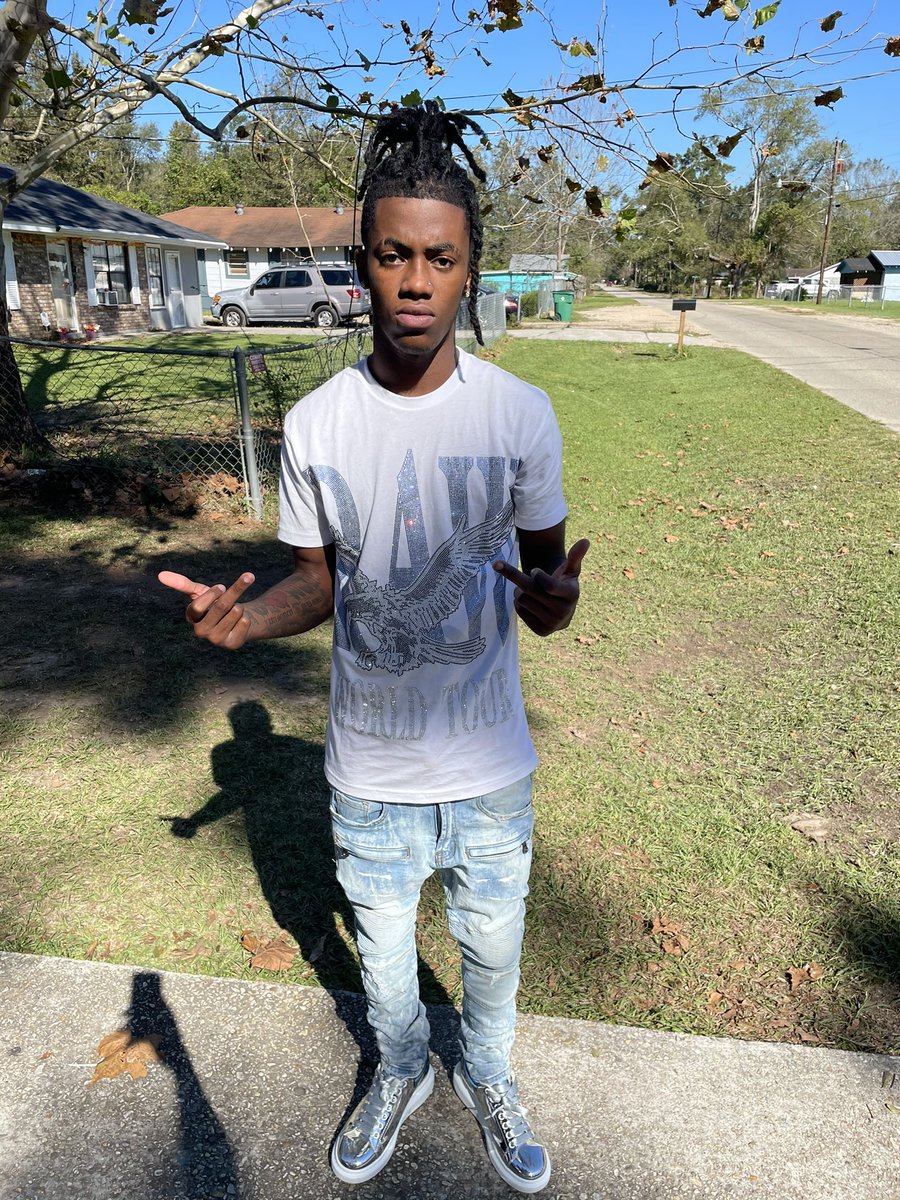 1400blknu's tweet photo. da same bitches joked on me be da same ones im shittin on🖕🏾#NaFr💯  #14fœva💕💙 https://t.co/v396Lxifli
