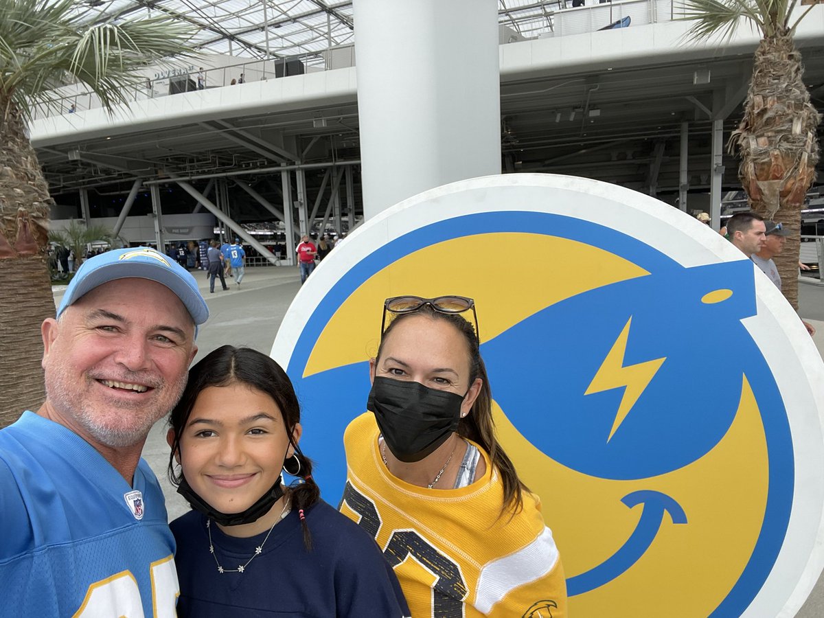 GO CHARGERS!⚡️🏈#BoltUp #chargers