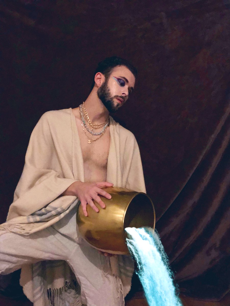 FluidLucas's tweet image. The Water Bearer π
The Star π
The Aquarian βοΈ