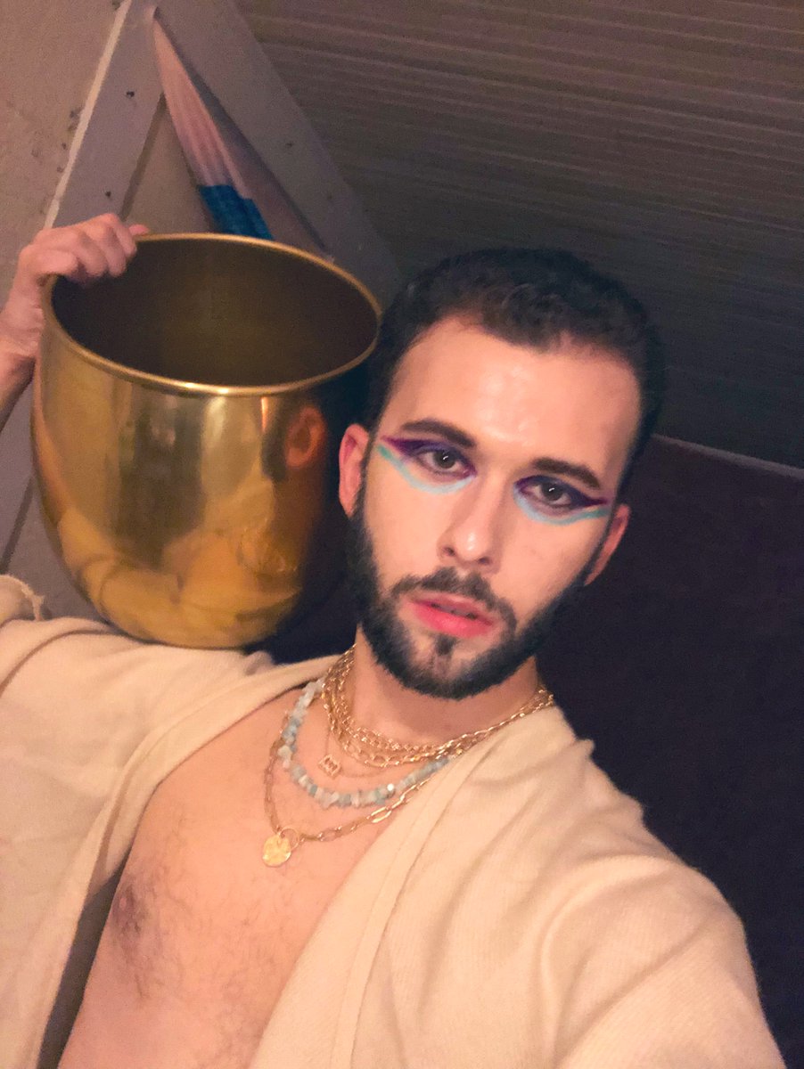FluidLucas's tweet image. The Water Bearer π
The Star π
The Aquarian βοΈ