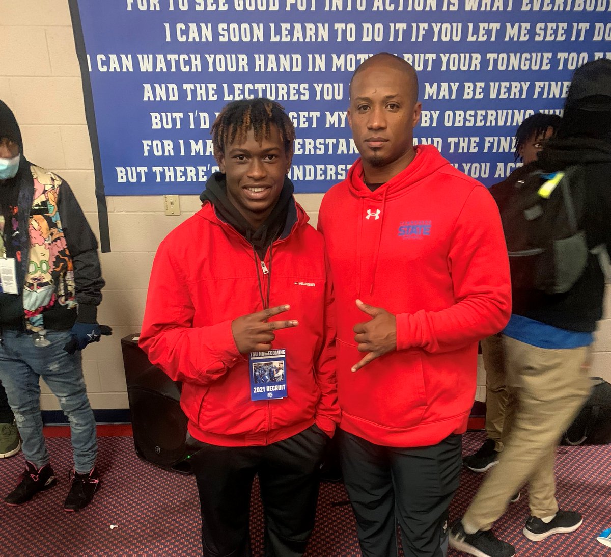 Had an amazing time watching TSU get the win on homecoming. Thanks for having me !!! <a href="/TSUTigersFB/">Tennessee State Football</a>
<a href="/Keno_S_/">Kēnan Smith</a>
<a href="/ArielCEscobar/">Ariel Escobar</a>