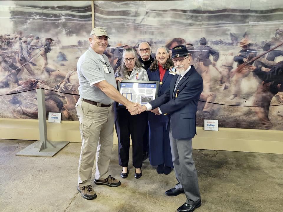 SUVCW's tweet photo. Huzzah! #SUVCW Department of the #Chesapeake along with #DUVCW Elizabeth Van Lew Tent 1, #ASUVCW, & #SVR this weekend dedicated an historical marker to the 12th #WestVirginia Vol Infantry in #WinchesterVA.🇺🇸🇺🇸
#CivilWarHistory #History #veterans #CW160 @WVHistory @VirginiaHistory https://t.co/0MJQ7NwPnN
