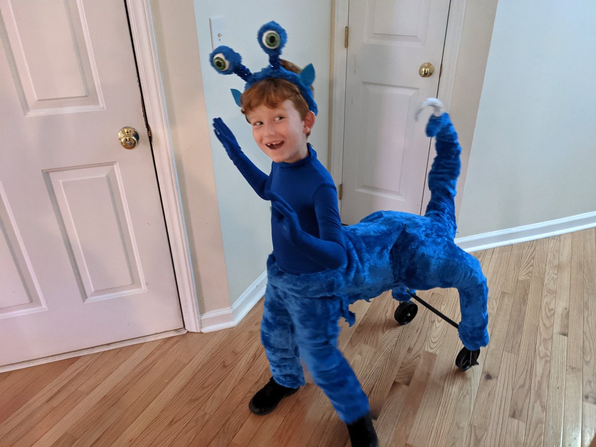 ErinWhiting's tweet photo. @kaaauthor sharing my favorite childhood series w/ my son has been wonderful. Of course this was his only choice for a Halloween costume. #Animorphs #visser3 https://t.co/Bsqk97gwGj