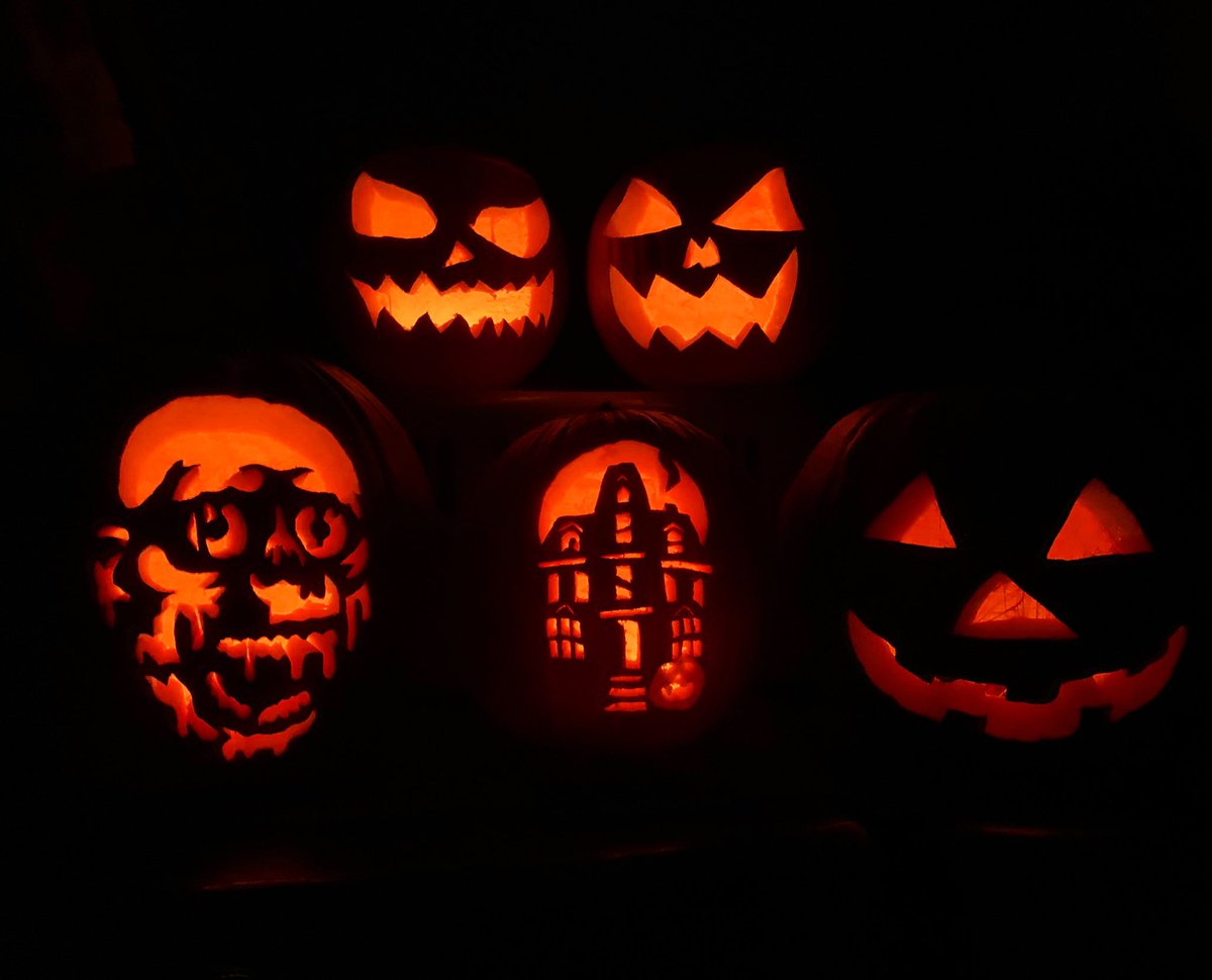 tcdixon3's tweet photo. All Hallowsβ Eve 2021 π
#HappyHalloween #Halloween #AllHallowsEve #JackOLanters #Pumpkins #Halloween2021 https://t.co/3RF5ZkqoiA