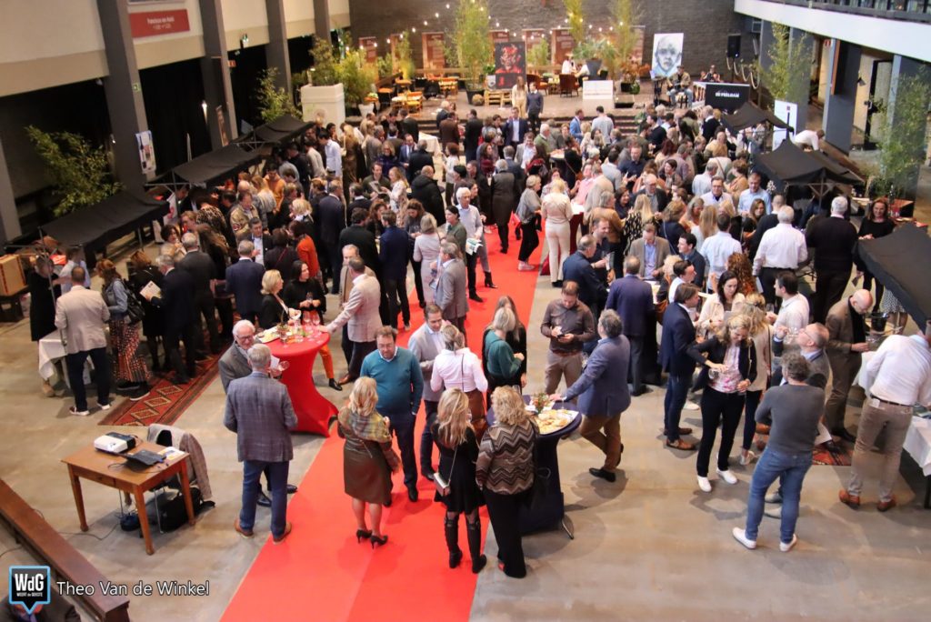 Gezellig druk tijdens de Weerter Wijnbeurs voor het goede doel ➜ weertdegekste.nl/2021/10/gezell… #Weert