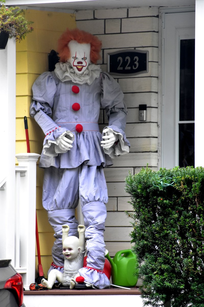 Photos of how we decorate for #Halloween around these parts: gregcookland.com/wonderland/202…