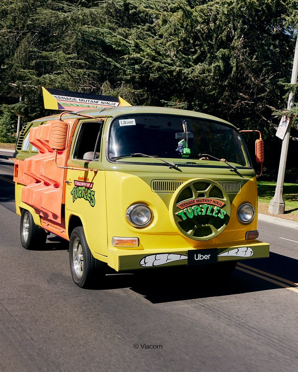 Uber's tweet photo. Nothing to see here. Except just the coolest way to spend your #Halloween weekend. #FamousRides https://t.co/CVXTV7YnLk