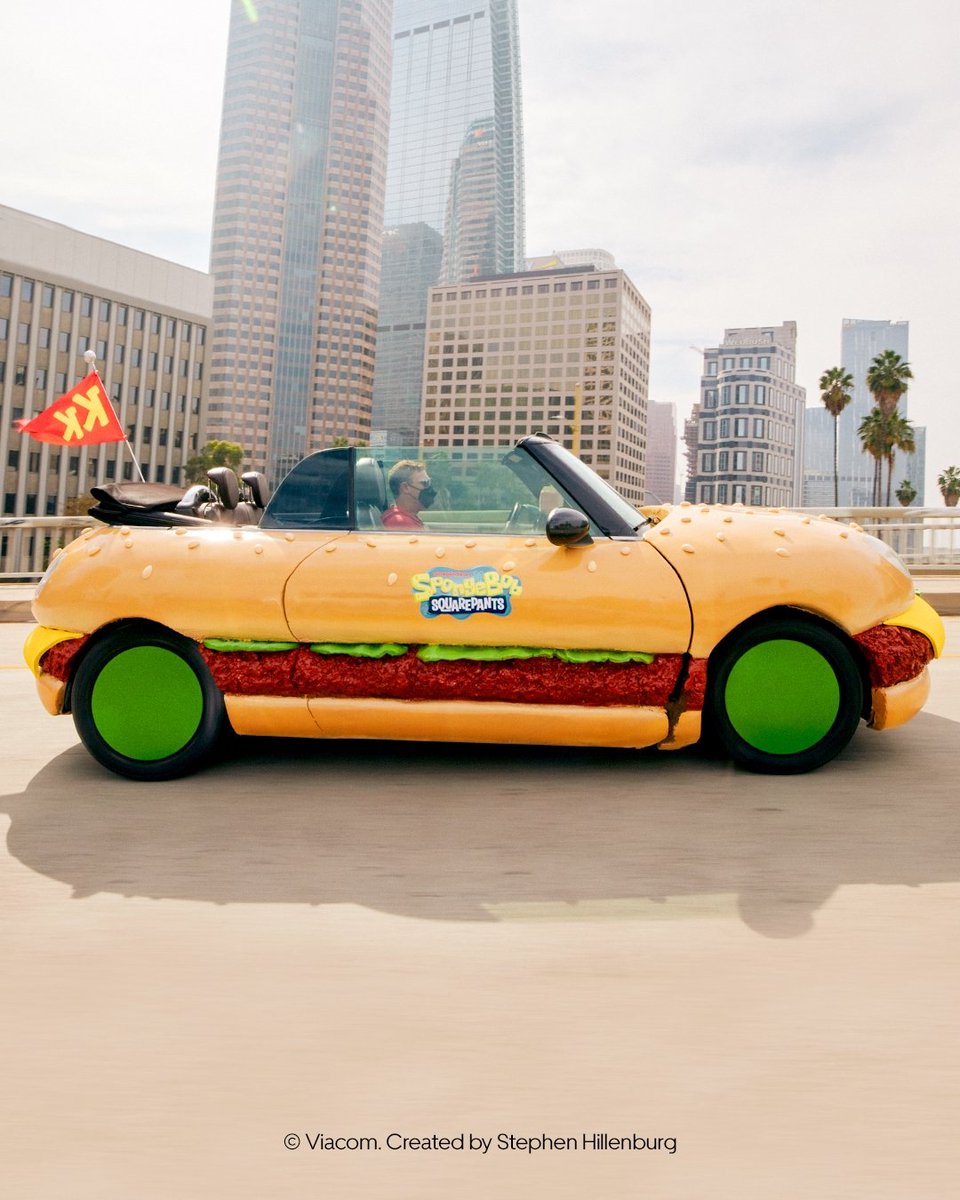 Uber's tweet photo. Nothing to see here. Except just the coolest way to spend your #Halloween weekend. #FamousRides https://t.co/CVXTV7YnLk
