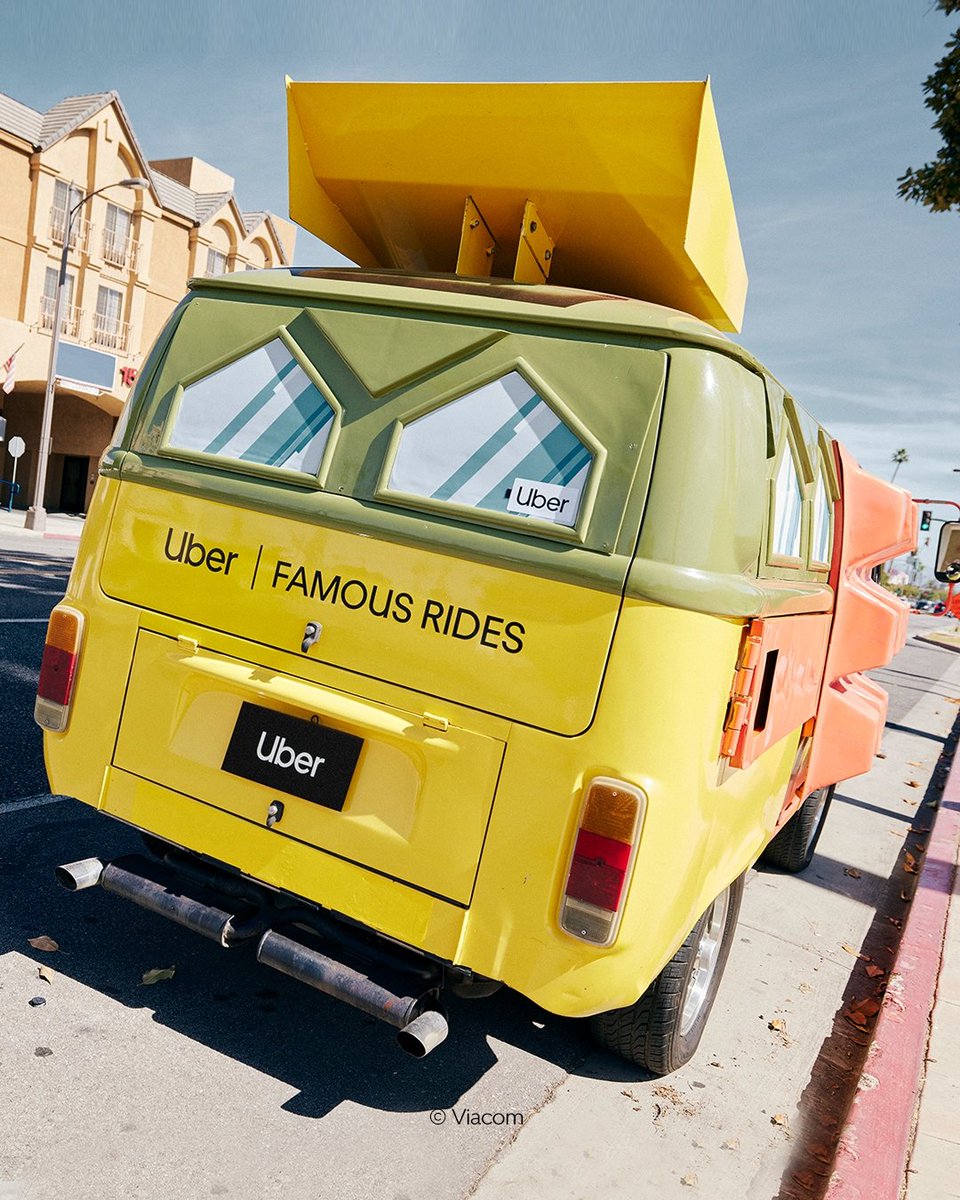 Uber's tweet photo. Nothing to see here. Except just the coolest way to spend your #Halloween weekend. #FamousRides https://t.co/CVXTV7YnLk
