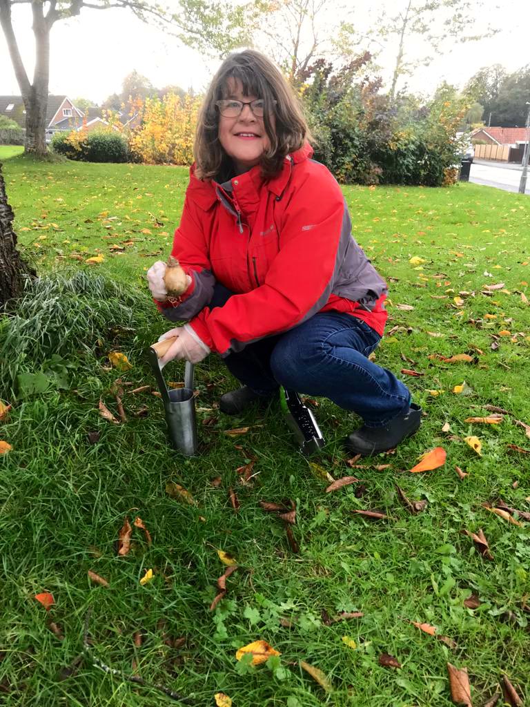 DebbieWallice's tweet photo. A cold &amp; wet afternoon, but thank you very much to the residents who joined me for this afternoon’s #BorrasInBloom bulb planting project! Over 150+ bulbs planted — and still more to do! @wrexham https://t.co/O7B2M3sA67