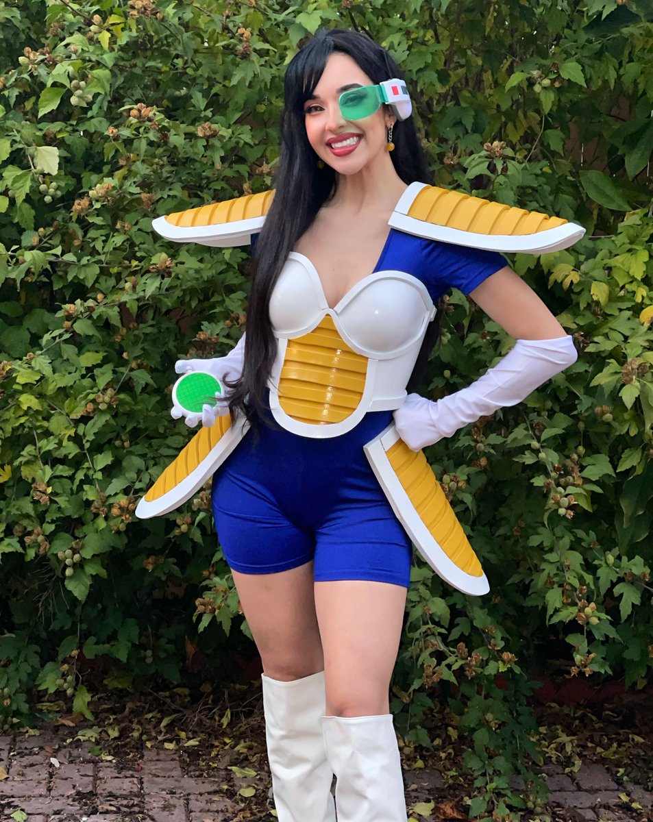 NinaPlays's tweet photo. 👑 
 #HappyHalloween2021 #femalesaiyan #saiyanarmor #dragonballzcosplay #femalesaiyancosplay https://t.co/15RD38rkl6