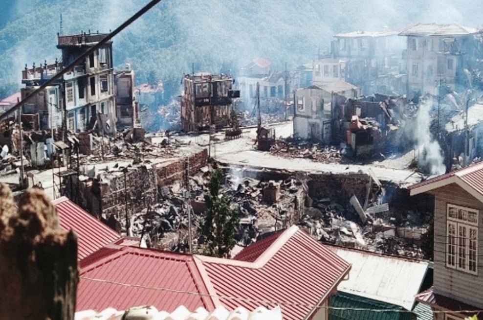 Kind___Monster's tweet photo. This is not a scene from Hollywood movie!
This is from Thantlang tsp of Chin State.

How war crimes painted such a peaceful city was of beyond words can express.

#WhatsHappeningInMyanmar https://t.co/u9XuShHFJ3