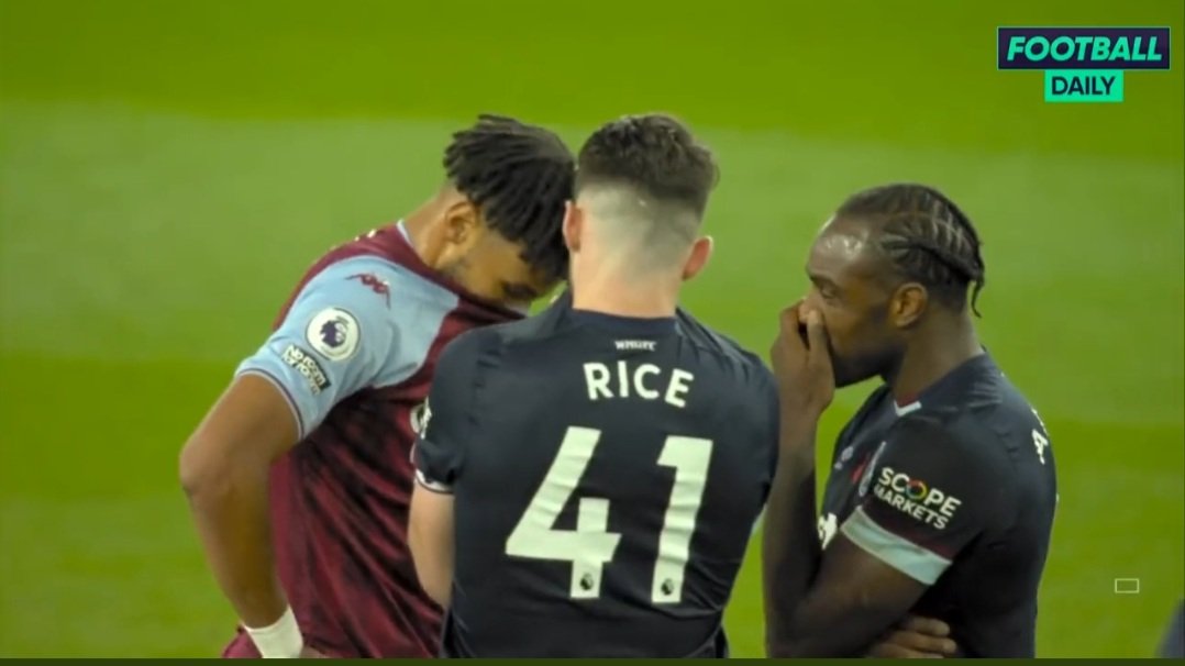 huddy297's tweet photo. Rice reminding Mings what the score was. @footballdaily #AVLWHU https://t.co/Dj1g0N5Gj0