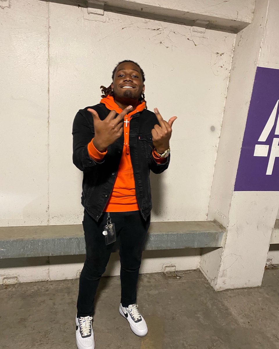 therealkevinj01's tweet photo. Look in the mirror and I see a star 💫 @KnoxKetchum on the hoodies 🤩🔥 https://t.co/sVld5TC7mW