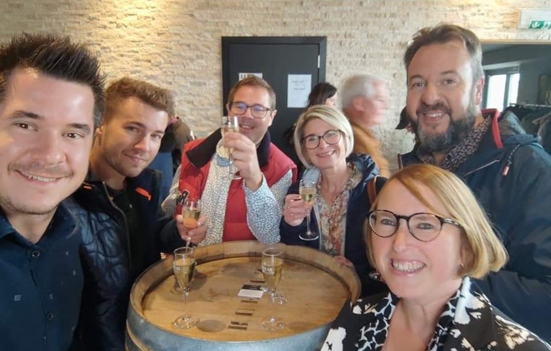 GaYeT_industrie's tweet photo. Très chouette dimanche PM aux Agaises ( #Ruffus )
@zemetre les Ecaussinnois te remercient pour ce bon moment, sauf les blondes et les directrices d'école ;-)
Mais ils souhaitent tous un bon anniversaire à @FransVerlaine 🎂 https://t.co/WLoiBpcynU