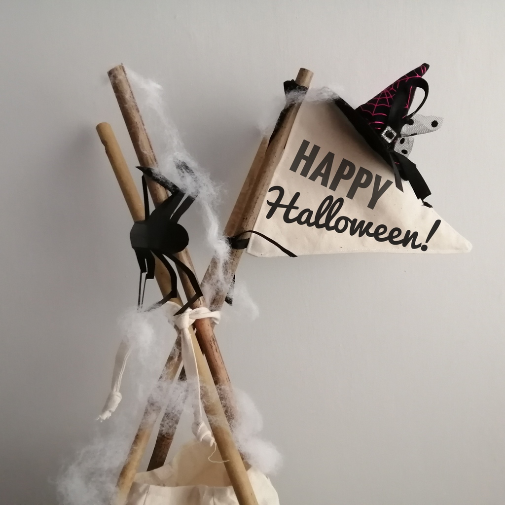 HeyzeeTeepee's tweet photo. Happy Halloween! 🎃
Have a spooky Sunday 

https://t.co/QiHWfNA7cn

#shoplocal #halloween #children #kids #family #teepee #playtent #handmade #smallbusiness https://t.co/iCNi1UhhyR
