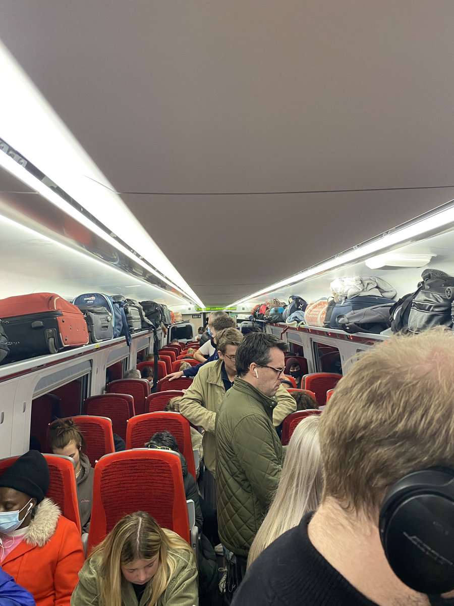 StephMann21's tweet photo. @LNER £183 (RTNx2) to travel Edinburgh —> Kings X standing room only. On the ☀️ side, it could be worse - it could be 6 hours rather than 5. The closed food/drink car makes it all the more 😩 - absolutely no chance of a 🍷/🍾 to ease the pain! @thetrainline 🚂 #sundaynightblues https://t.co/HRc3OLU95g