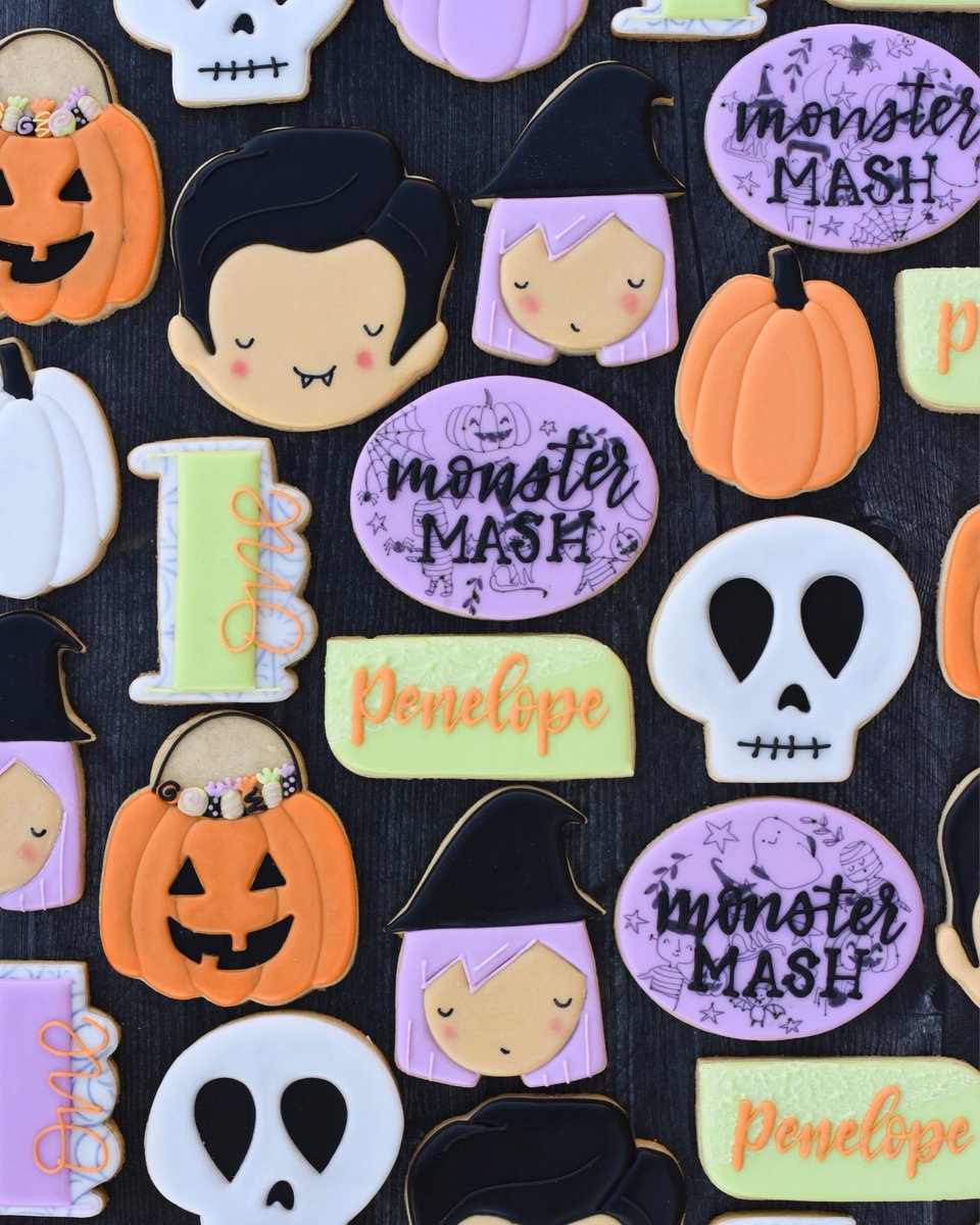 SouthernParm's tweet photo. halloween + 1st birthdays = a graveyard smash! 🎃🧟‍♂️ #happyhalloween #vampirecookies #witchcookies #pumpkincookies #halloweencookies #holidaycookies #birthdaycookies #1stbirthdaycookies https://t.co/xWBcAm92vD