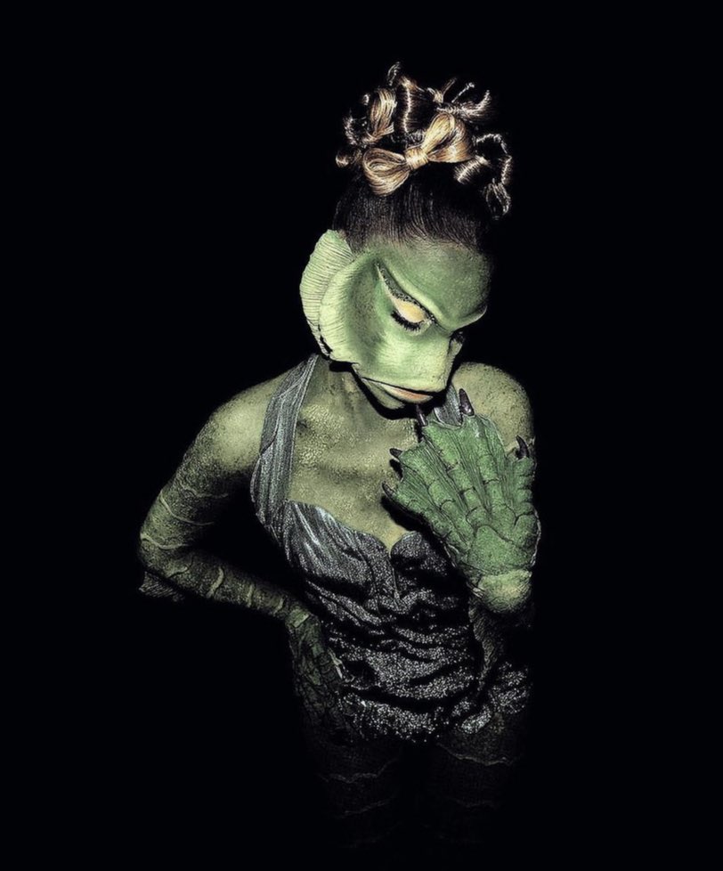 PopBase's tweet photo. Ariana Grande unveils her ‘Miss Creature From The Black Lagoon’ Halloween costume. https://t.co/iQGsGexkh5