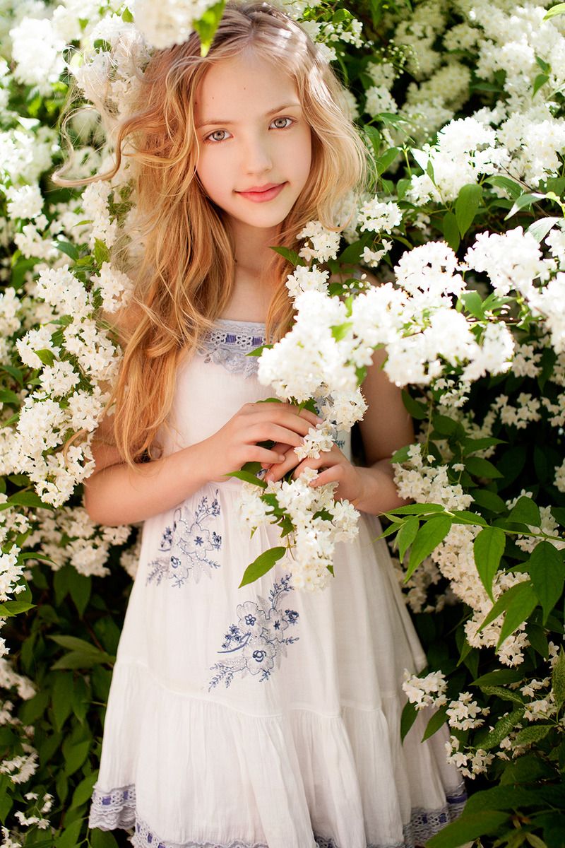 LostOneChloe's tweet image. *goes to pick flowers*