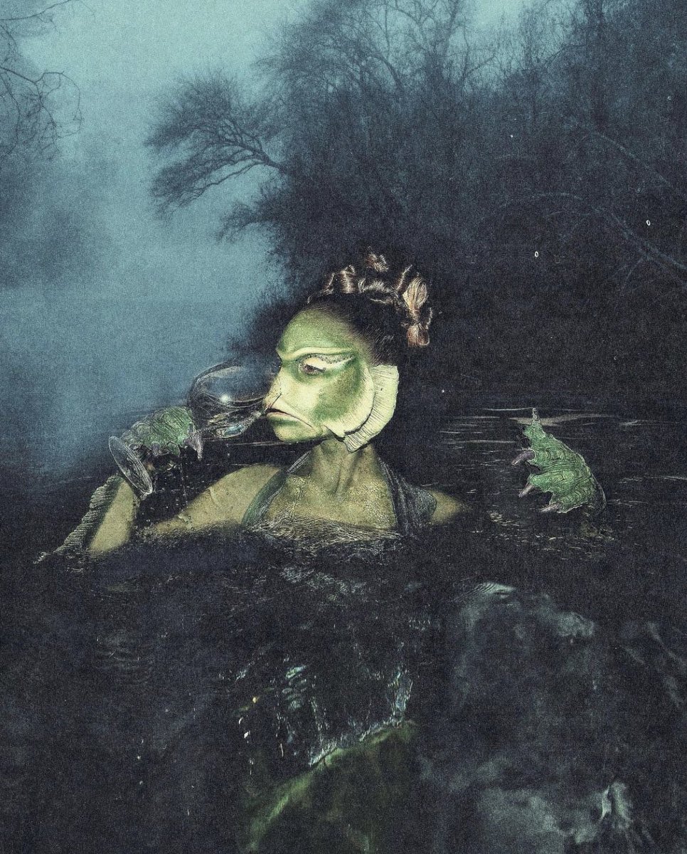 PopCrave's tweet photo. .@ArianaGrande shares her ‘Miss Creature From The Black Lagoon’ #Halloween2021 costume. https://t.co/nI3RnLnb1t