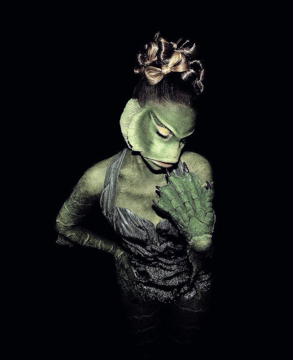 PopCrave's tweet photo. .@ArianaGrande shares her ‘Miss Creature From The Black Lagoon’ #Halloween2021 costume. https://t.co/nI3RnLnb1t