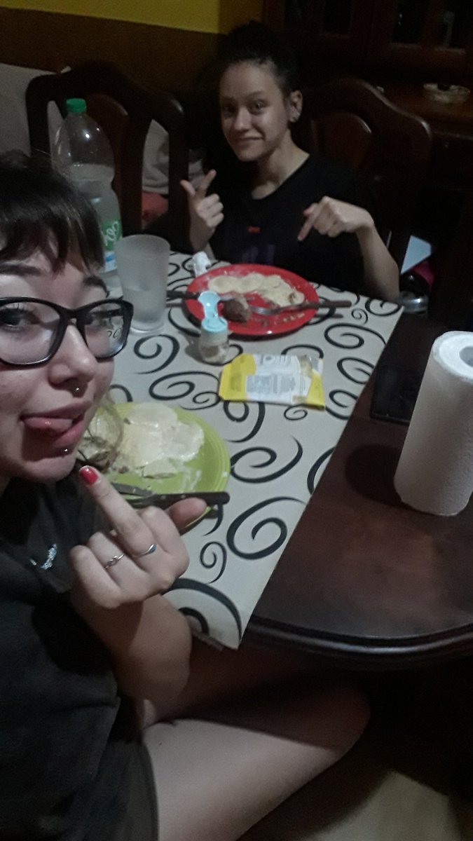 evealde's tweet photo. #domingoentn nada mejor que pasar un domingo con mi amiga!🤪🤭 https://t.co/rVI6U9UU54