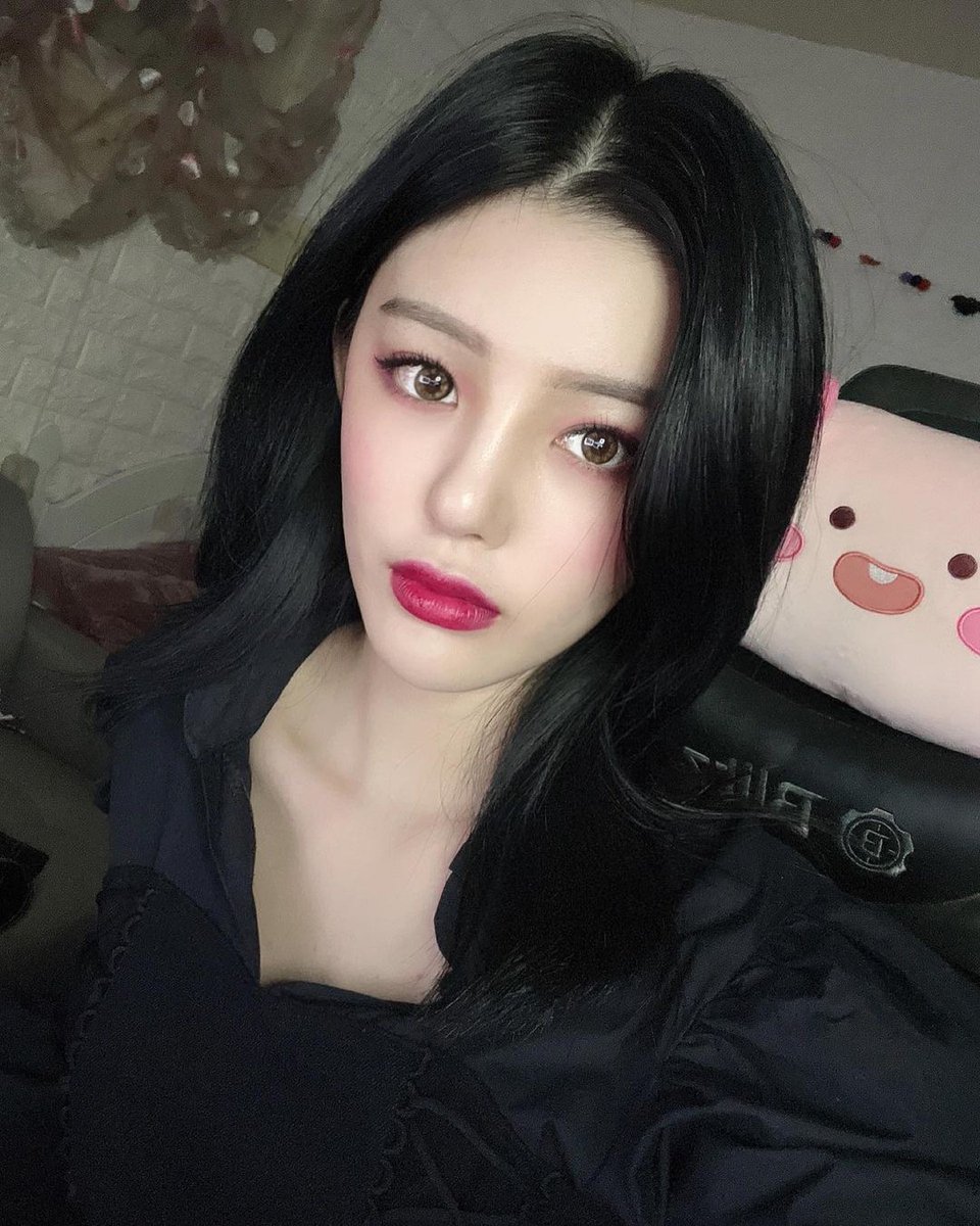 goyuarchives's tweet photo. [ 🖤 ] — #GoYujin #KoYujin #고유진 https://t.co/HetjEcHfed