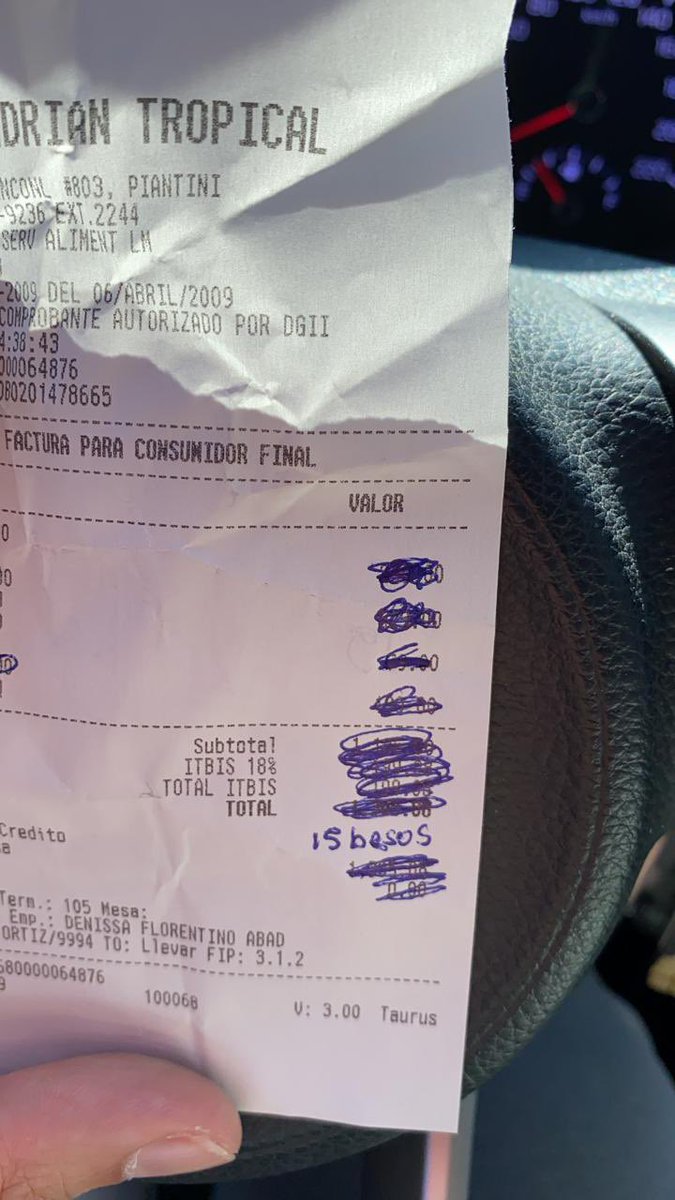 le digo a mi novio que me mande la factura de la comida  para depositarle la mitad y esto fue lo que me mandó🤣 lo amo
