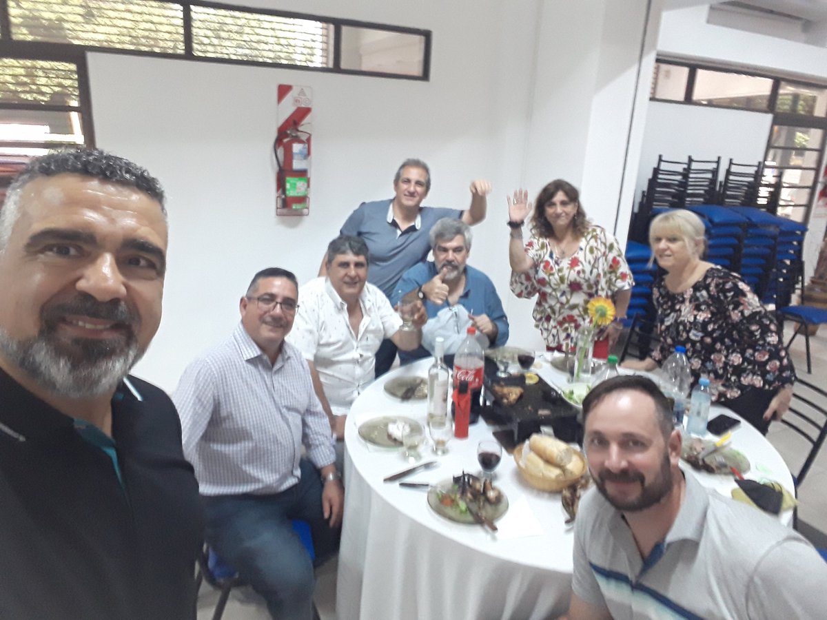 Tropeanoprop's tweet image. Festejando el día del Martillero y Corredor Público con Amigos y Colegas en el Centro de Martilleros y Corredores de La Matanza. 
Juntos somos Muchos más 🤝
@CentroMatanza 
@elinmobiliario2 
@amatocuervo 
@Tropeanoprop