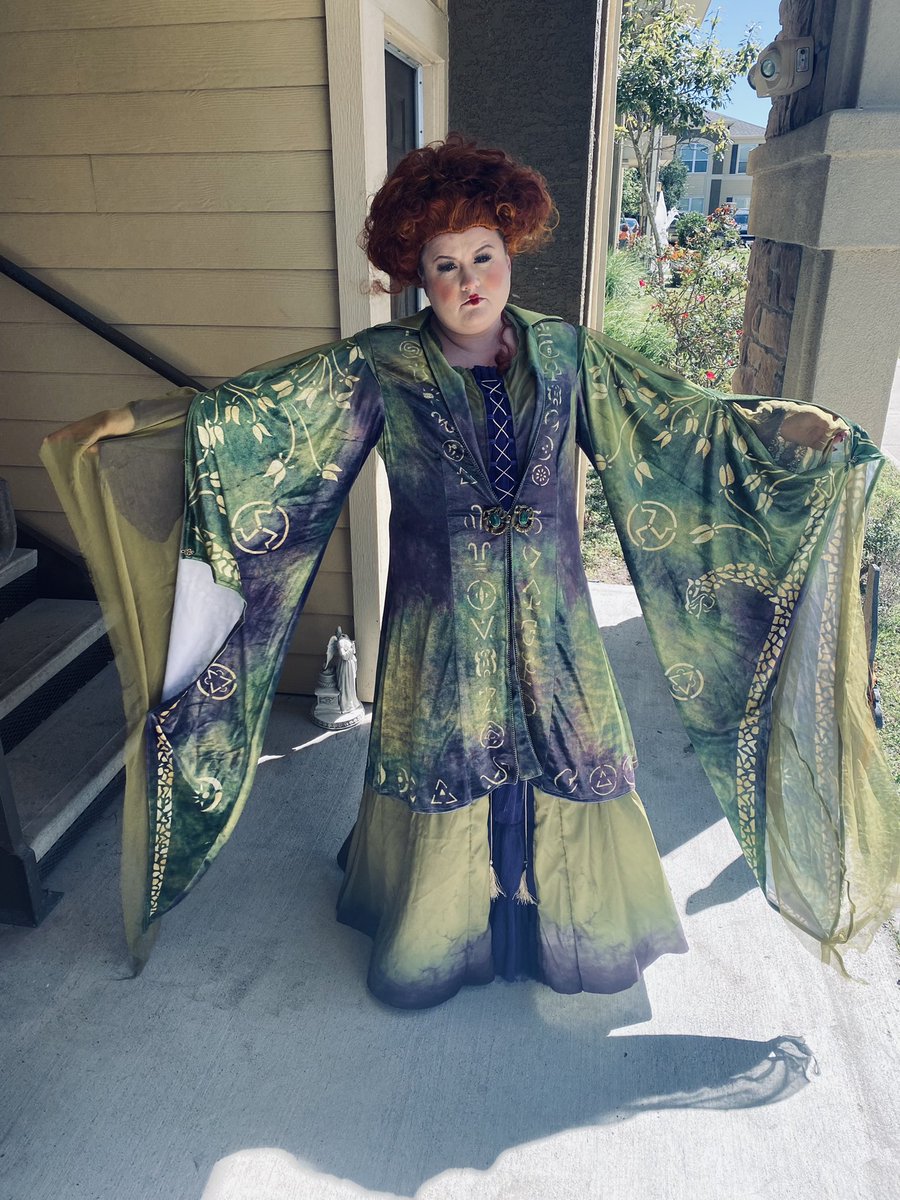 ashleexclay's tweet photo. Happy Halloween https://t.co/BsyF2ihaFS