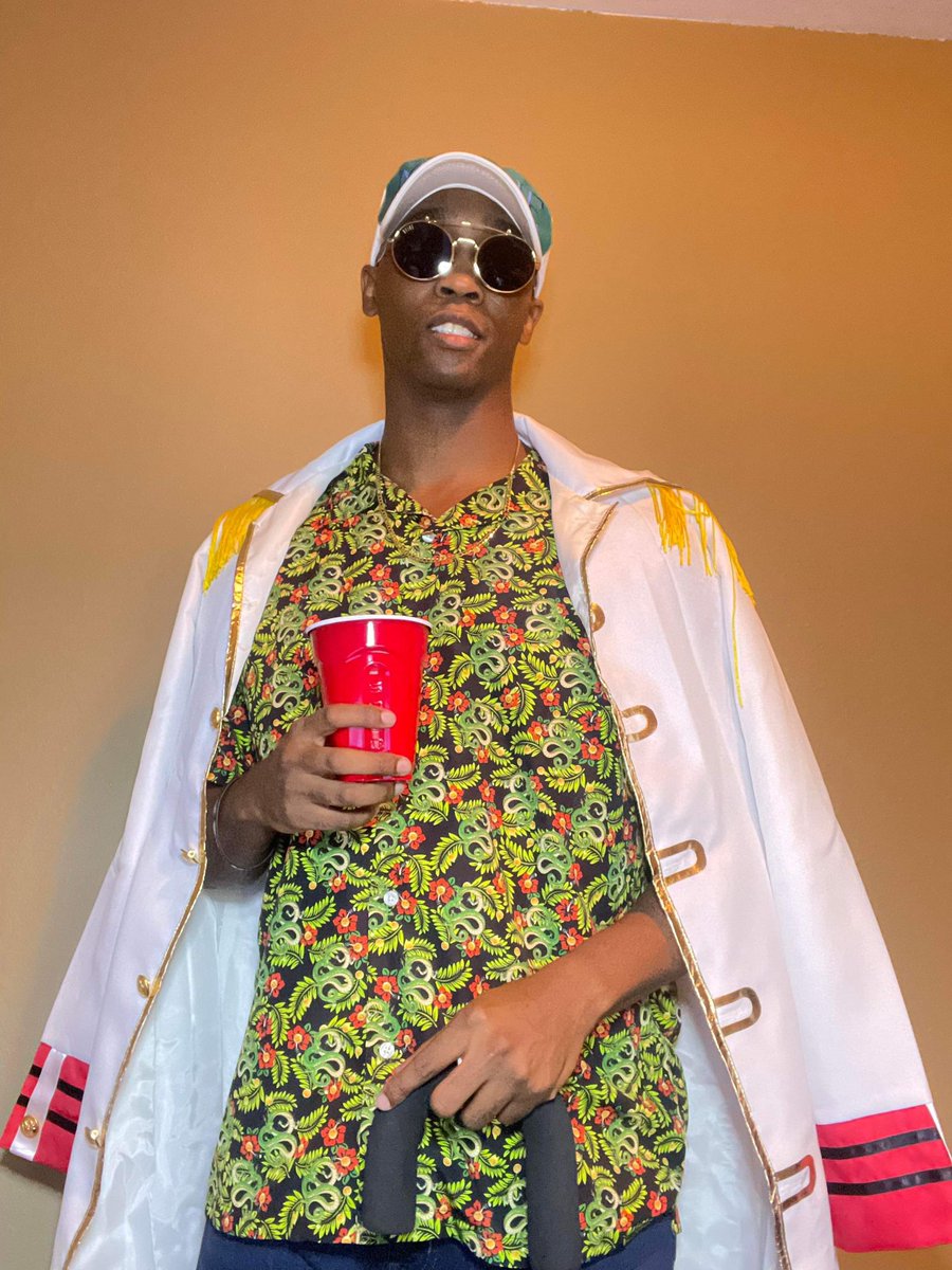 SpicyRamenP's tweet image. Happy Halloween from 2/3rds of the Spicy Ramen Crew!! Our Co-Hosts JP and Shak bringing 🔥 with the One Piece Cosplays! #Cosplay #Anime 

@jp_toomuch- Roronao Zoro 
@Sir_Shak- Akainu/Aokiji w/ the Red Cup