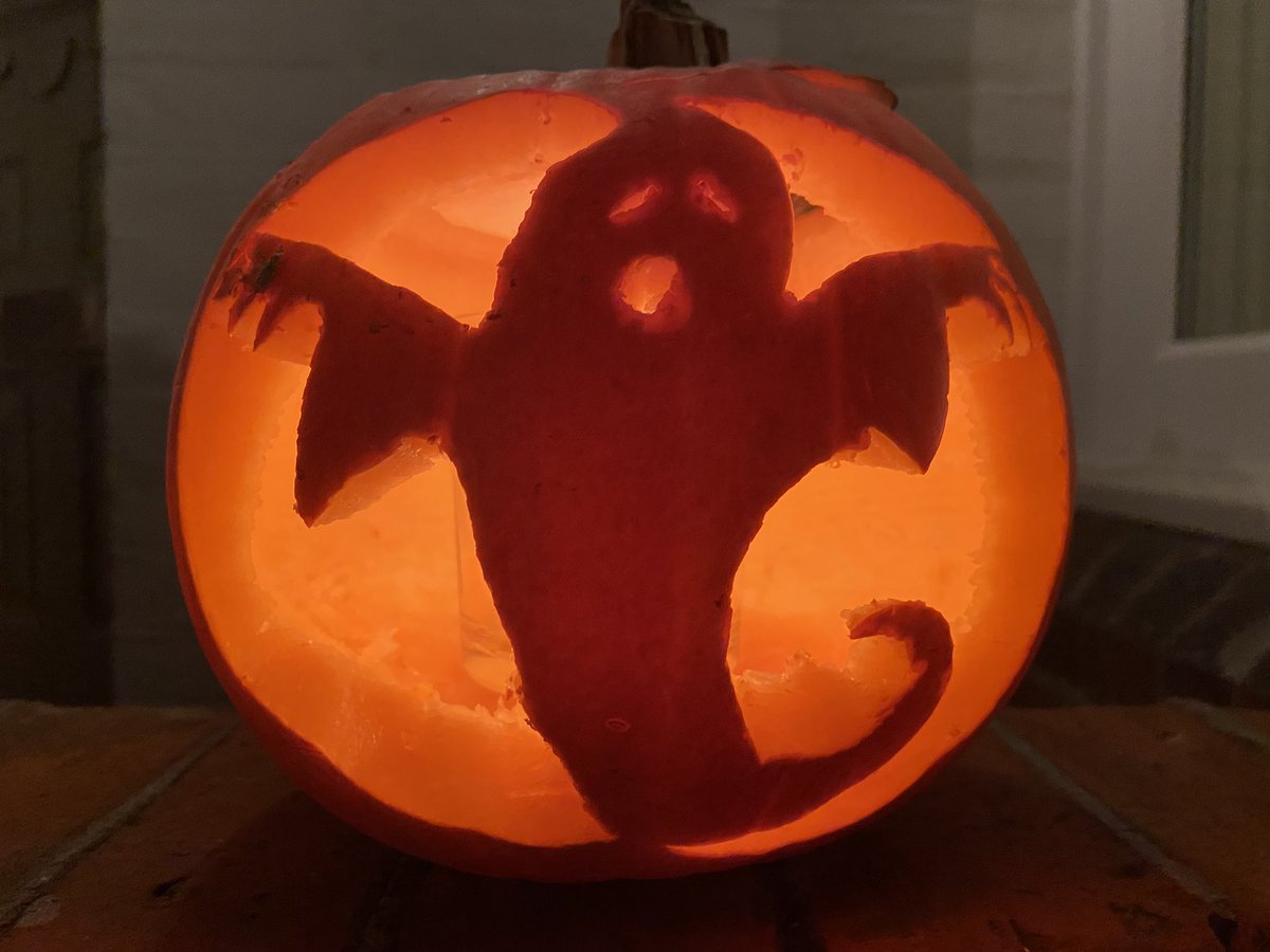 JulieFenner1's tweet photo. It’s not my finest work, but it *is* attracting a lot of compliments from trick-or-treaters 🧙‍♀️ 🎃 🎃 🎃 🧙‍♀️ #halloween2021 #HappyHalloween2021 https://t.co/VfEOK0gnRd