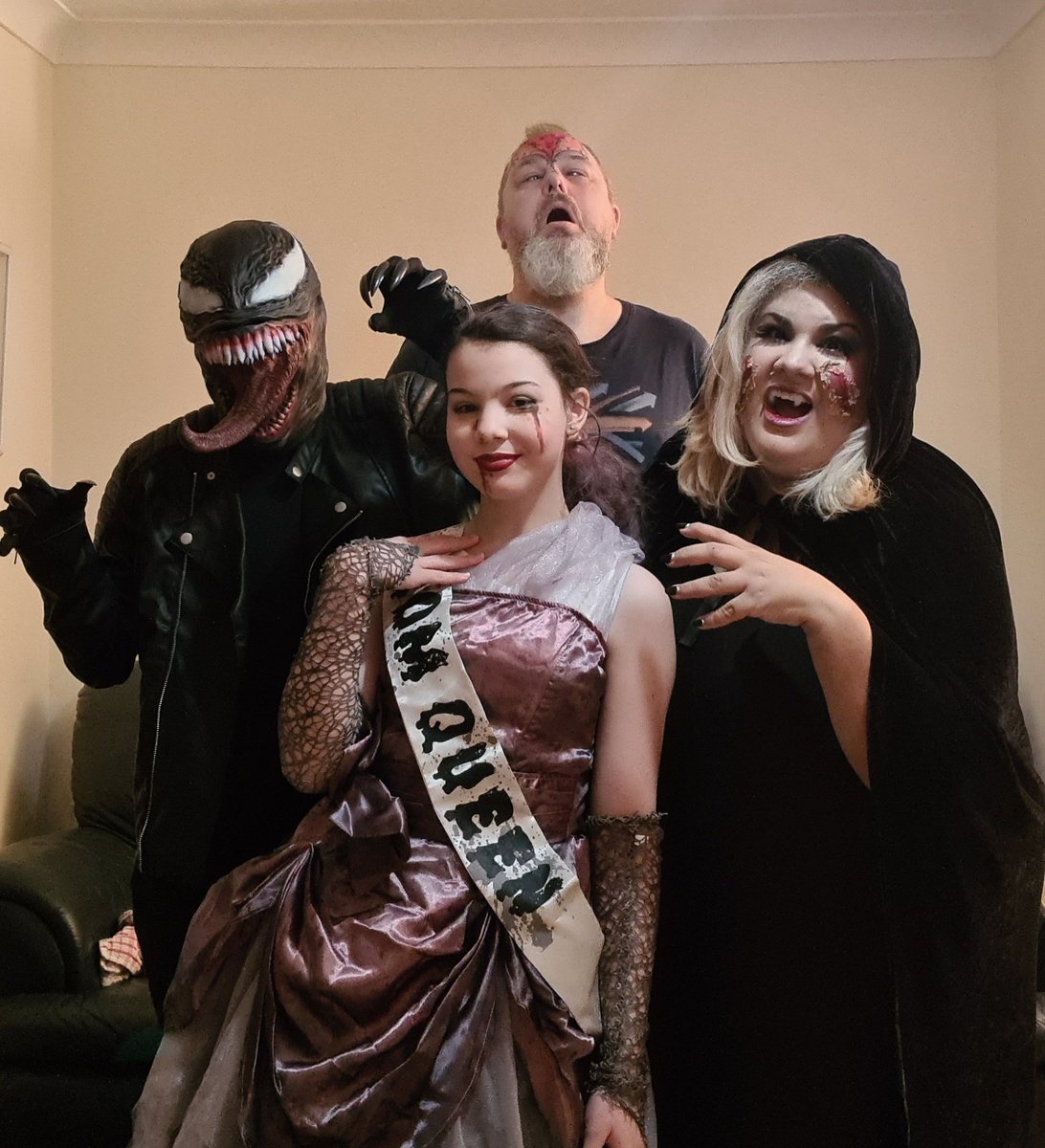 We have been rather quiet but you know we'll always find time to wish you all HAPPY HALLOWEEN!!! From all of us 🦇👻🎃🦉🕸️🦅🖤 #venom #zombie #zombieprom #vampire #halloween #halloween2021 #crumbsthewordbakery #crumbstheword