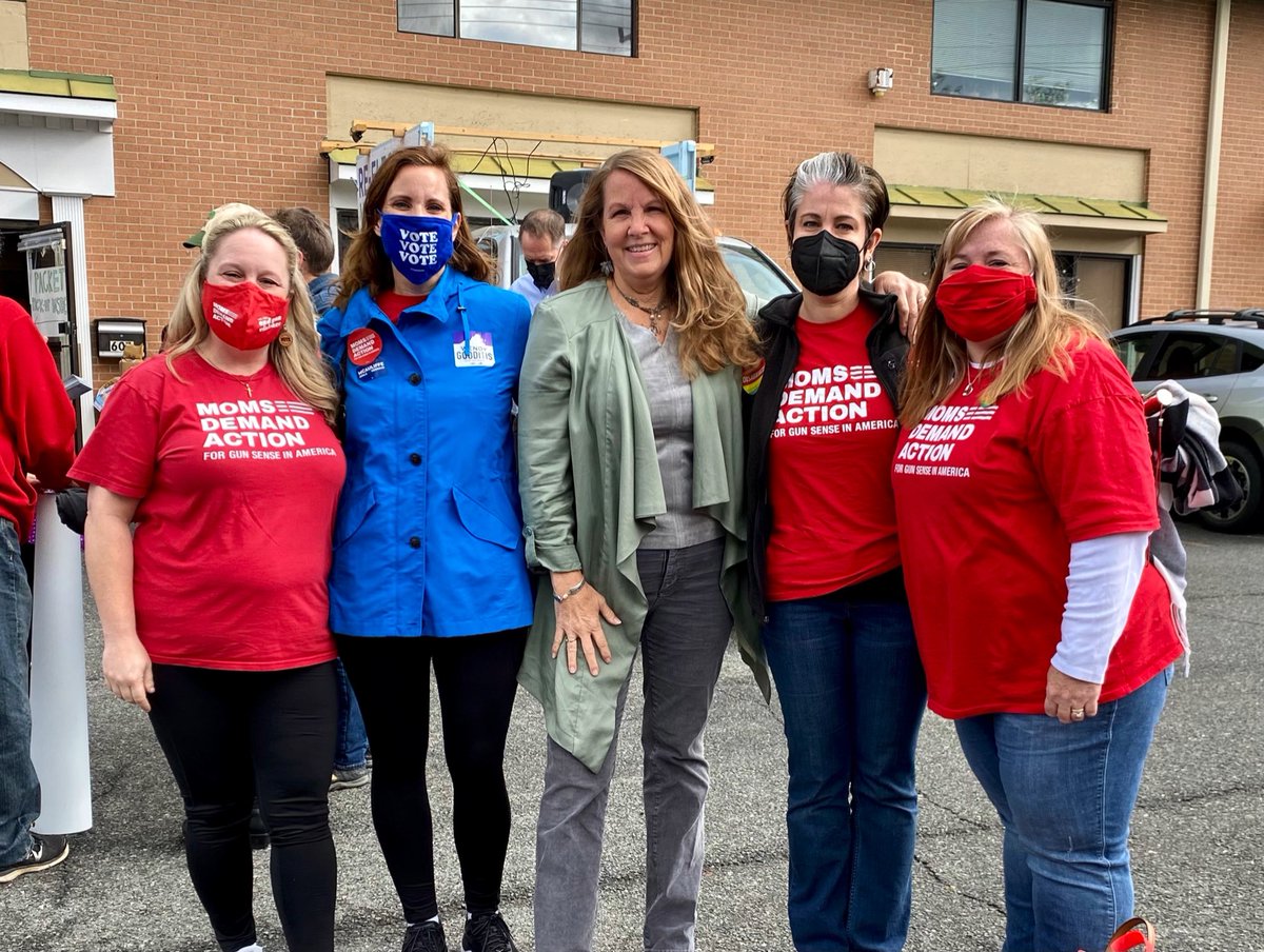 We’re out canvassing for Gun Sense Candidate @WendyGooditisVA and our statewide team @TerryMcAuliffe @HalaAyala @MarkHerringVA Loudoun @MomsDemand have been putting in the work and it will pay off on Tuesday!