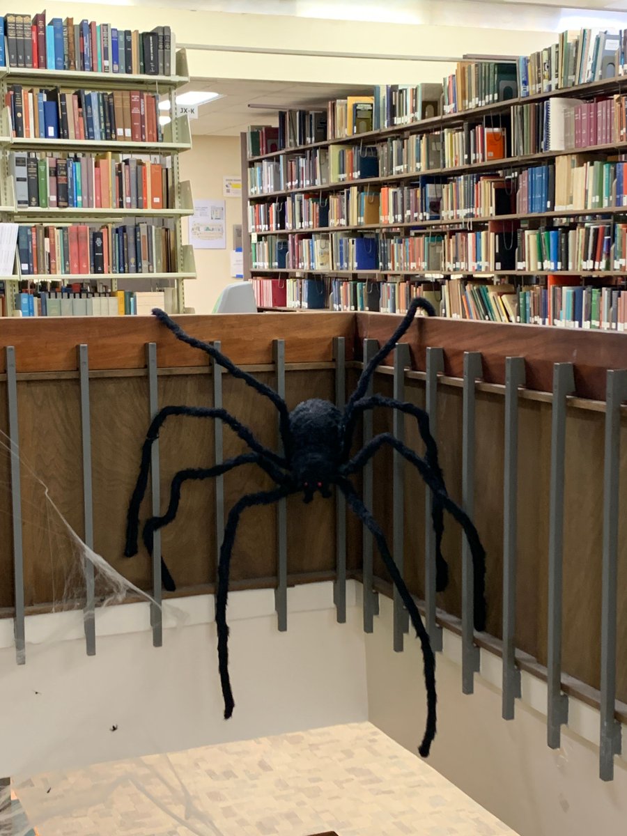 UHMLibrary's tweet photo. Wishing you all a safe and happy Halloween 👻 #uhmlibrary #happyhalloween #halloweenatthelibrary https://t.co/7zGf1kvG9w