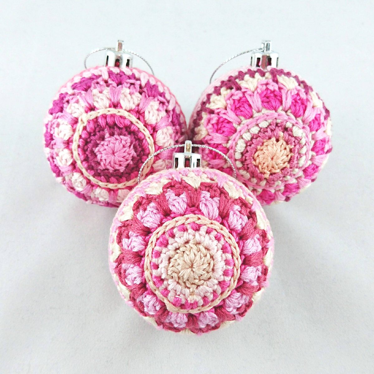 BezCreations's tweet image. Crochet Christmas bauble ornaments in gorgeous shades of pink 💗🎄🎁
ow.ly/2rL230rYMwL #crafthour #favehandmade #handmadedecor #ornaments #crochetdecor