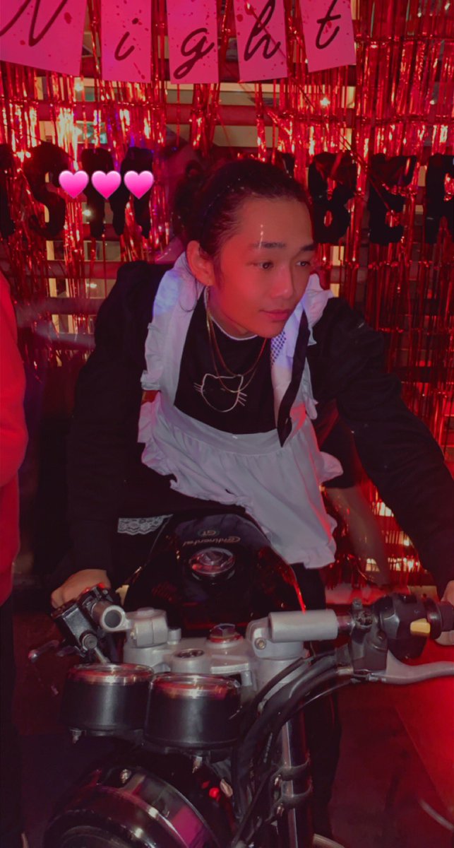 kchasn_'s tweet photo. happy halloween 👻 https://t.co/KIK6hjkN4h