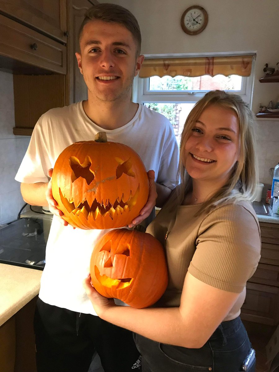 ChloeRio1's tweet photo. halloween in the Peters’ household 🎃👻 💕@Matt_peters1306 https://t.co/d8px3zqE6Z