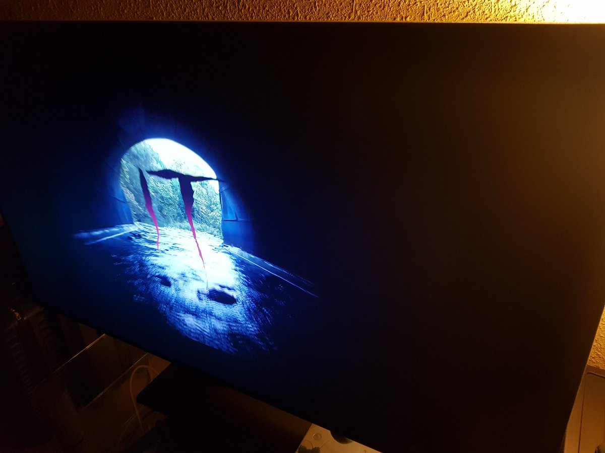 AlfonsGorina's tweet photo. Aquesta nit, un menú especial per #Halloween: Un @Programa_Doble d'#StephenKing @StephenKing 

#Pennywise vs #Pennywise 

"IT" (1990)
VS
"IT" (2017)

Amb quina et quedes? https://t.co/8RvO5cvmDr