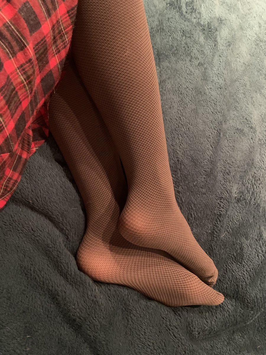 FindomBarbara's tweet photo. Nie jesteście godni podziwiać te piękne nóżki 
@PromofindomP @FootParadiseRT @footslavepig @rt_feet https://t.co/lbyTBt41j8