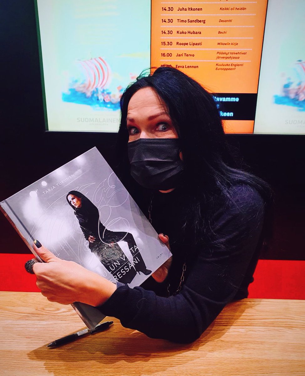 Tarja estuvo firmando autógrafos en la feria del libro de Helsinki! 📚 Nueva entrevista de <a href="/tarjaofficial/">Tarja Turunen</a> para <a href="/Chaoszine1/">Chaoszine</a> ➡️ chaoszine.net/tarja-turunen-…