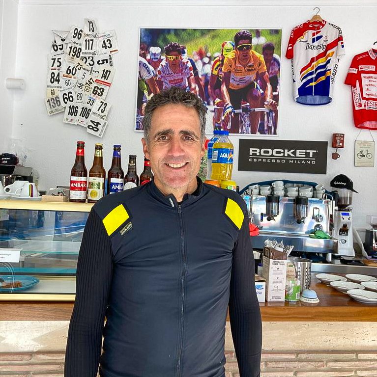 It's not everyday you meet a five time tour winner. Today we were graced with the presence of Miguel Indurain, who casually popped his head through the door  to say hello!!! Absolute gent and total legend!!!
#miguelindurain
#musette #cycling #Alcalali #Spain #coffee #cake