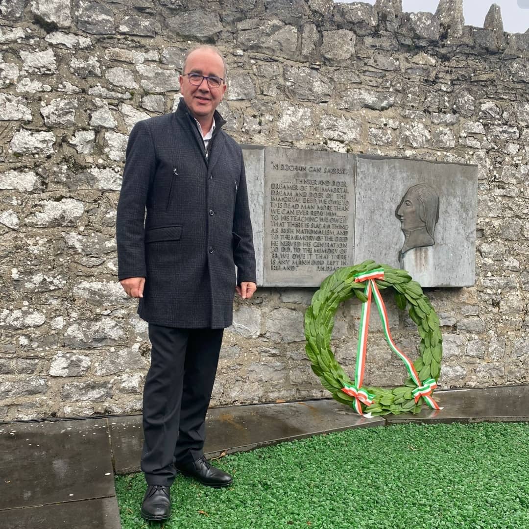 DublinSWFF's tweet photo. Deputy @JohnLahart TD, cllr @tcos1804 and local area rep @adamsmythff Join @MichealMartinTD and the @fiannafailparty for the commemoration of Wolf Tone today.

@OgraFiannaFail  @ogra_kildaresth @OgraKildareNth https://t.co/tgRQ9Gg5qP