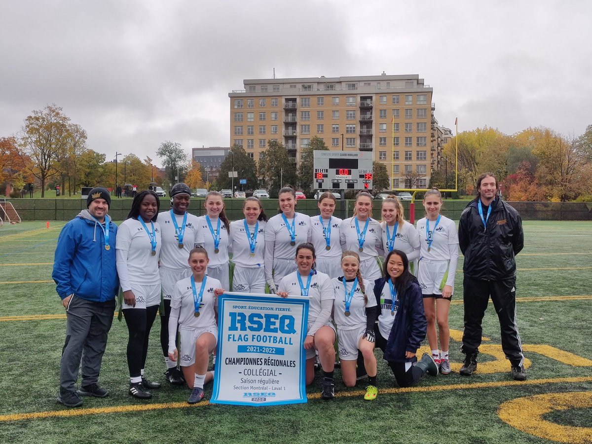 CHAMPIONNES 🥇 FLAG-FOOTBALL FÉMININ 1

Félicitations mesdames!! Un partie disputée sous la pluie remportée par la marque de 35 à 18 contre le Phénix d'André-Grasset!! 

#GoNomades #DestinationExcellence