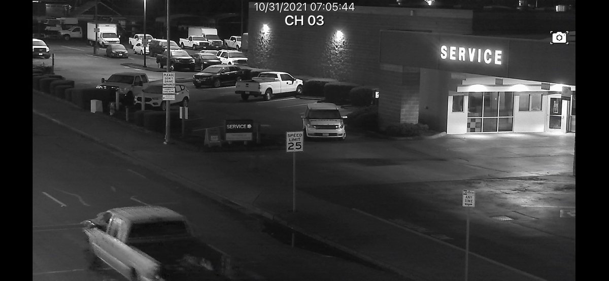 PuyallupPD's tweet photo. Here are some pics of one of the suspect vehicles from the shooting of an off-duty @FedWayPD officer in Puyallup this AM. If you know anything about this truck call our tipline at 253.770.3343 or email tips@puyallupwa.gov https://t.co/5Us0aheDYS